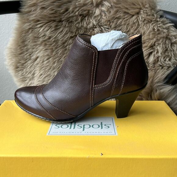 NWT - SOFTSPOTS Sookie Black Leather Ankle Boots - size 8.5 - Picture 1 of 10